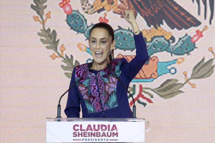 Cựu Thị trưởng Claudia Sheinbaum trở thành nữ tổng thống đầu tiên của Mexico