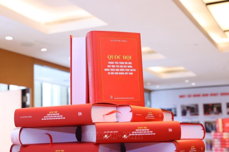 Cuốn sách Quốc hội trong tiến trình đổi mới đáp ứng yêu cầu xây dựng, hoàn thiện Nhà nước pháp quyền xã hội chủ nghĩa Việt Nam (16/7/2024)