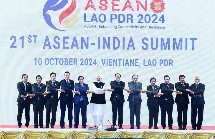 Thủ tướng Phạm Minh Chính gặp Thủ tướng Ấn Độ Narendra Modi trong khuôn khổ Hội nghị cấp cao ASEAN lần thứ 44, 45 tại Lào (11/10/2024)