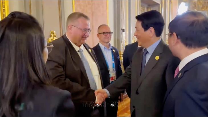 Chủ tịch nước Lương Cường gặp Phó Thủ tướng Nga Alexei Overchuk nhân dịp tham dự Tuần lễ cấp cao APEC 2024 tại Lima, Peru (15/11/2024)