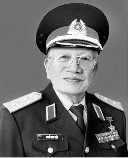 Khuất Duy Tiến (1931-2024)