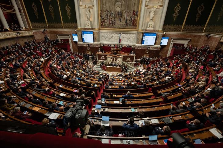 Chính trường Pháp rơi vào một giai đoạn khủng hoảng mới