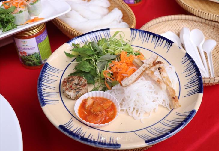 Nghề làm bún Vân Cù (Huế)