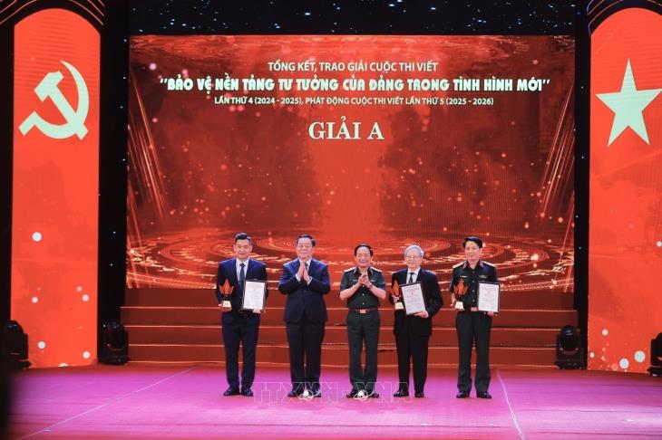 Trao giải cuộc thi viết Bảo vệ nền tảng tư tưởng của Đảng trong tình hình mới lần thứ tư
