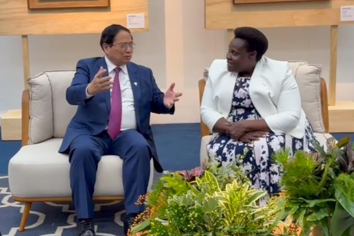 Thủ tướng Phạm Minh Chính gặp Phó Tổng thống Uganda Jessica Rose Epel Alupo, nhân dịp dự Hội nghị BRICS tại Brazil (6/7/2025)