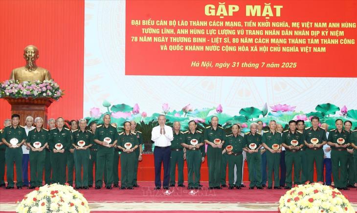 Tổng Bí thư Tô Lâm gặp mặt các đồng chí lão thành cách mạng, cán bộ tiền khởi nghĩa, Mẹ Việt Nam Anh hùng, tướng lĩnh, Anh hùng lực lượng vũ trang nhân dân 