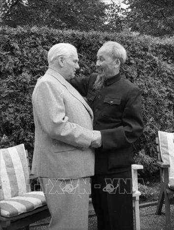 Chủ tịch Hồ Chí Minh thăm Cộng hòa Dân chủ Đức (25/7 - 1/8/1957)