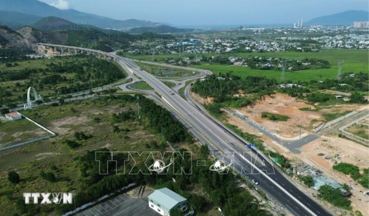 Thủ tướng yêu cầu đẩy nhanh tiến độ các dự án đầu tư xây dựng chào mừng Đại hội Đảng