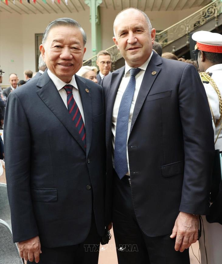 Tổng Bí thư, Chủ tịch nước Tô Lâm gặp Thủ tướng Bulgaria Rumen Georgiev Radev nhân dịp tham dự Hội nghị Thượng đỉnh Không gian vũ trụ tại Paris, Pháp (10/9/2026)