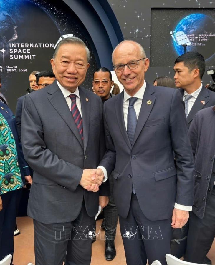 Tổng Bí thư, Chủ tịch nước Tô Lâm gặp Thủ tướng Luxembourg Luc Frieden nhân dịp tham dự Hội nghị Thượng đỉnh Không gian vũ trụ tại Paris, Pháp (10/9/2026)