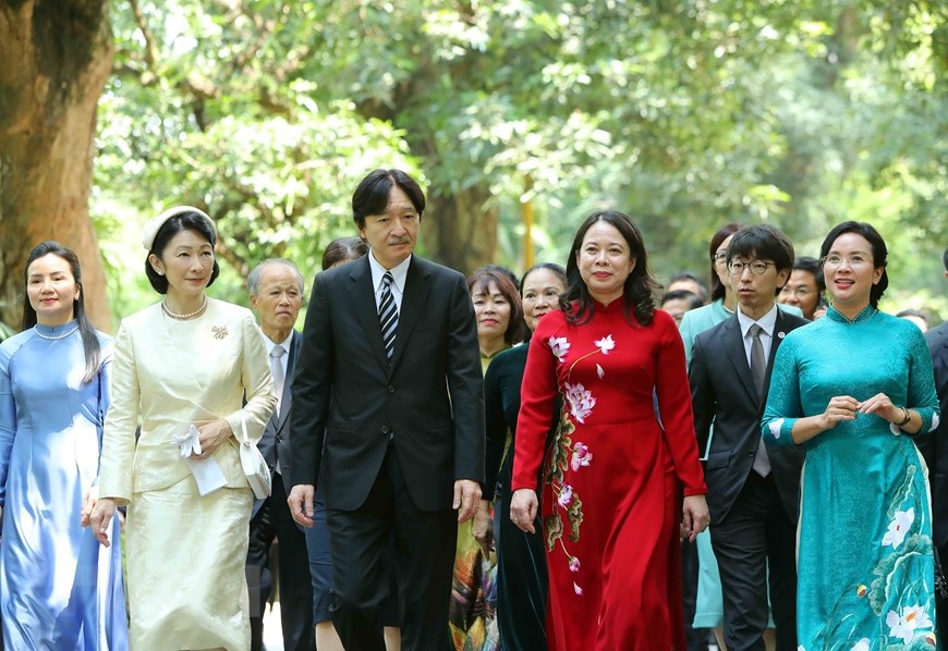 Hoàng Thái tử Nhật và Công nương thăm Khu di tích Chủ tịch Hồ Chí Minh