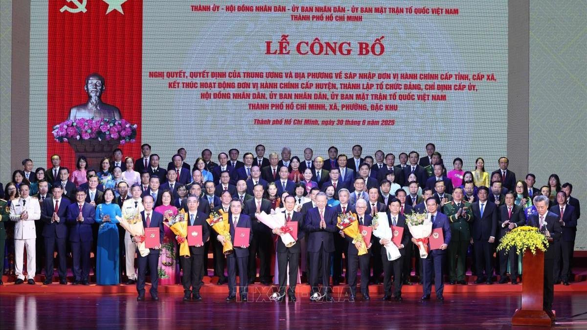 Công bố nghị quyết, quyết định sáp nhập đơn vị hành chính, chỉ định nhân sự trên cả nước