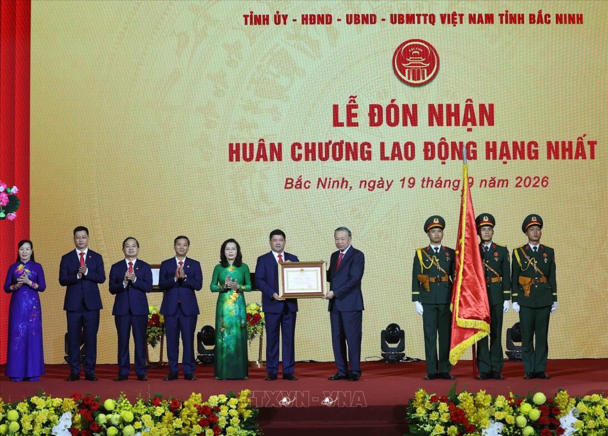 Lễ công bố Nghị quyết của Quốc hội về việc thành lập thành phố Bắc Ninh và đón nhận Huân chương Lao động hạng Nhất