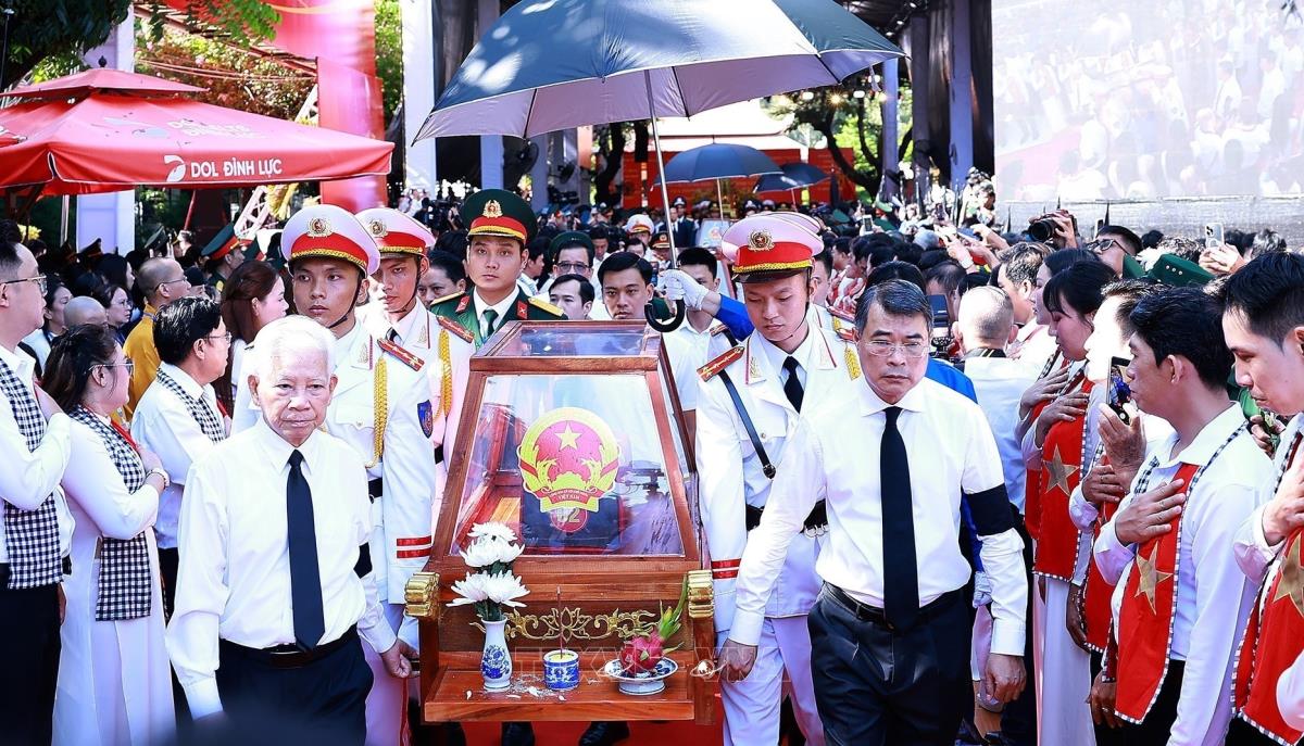 Lễ viếng, truy điệu và an táng hài cốt liệt sĩ tại Công viên Lê Thị Riêng