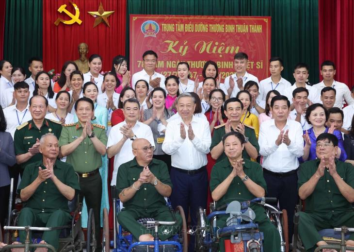 Người có công với cách mạng